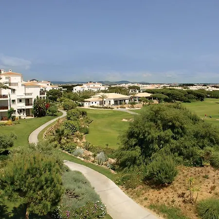 Pine Cliffs Village Hotell 5*