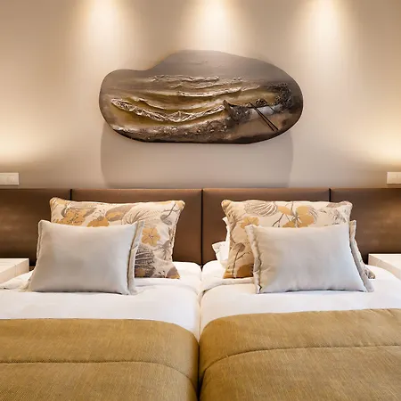 Pine Cliffs Village 5* Αλμπουφέιρα