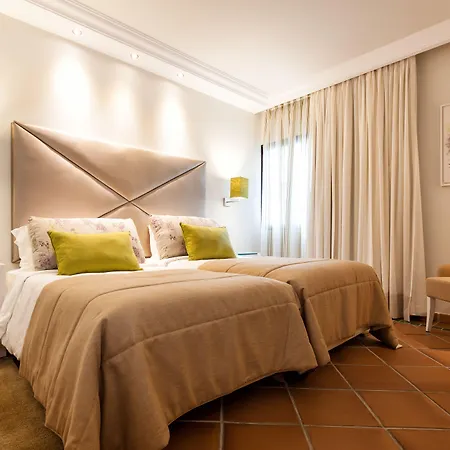 Pine Cliffs Village 5* Αλμπουφέιρα