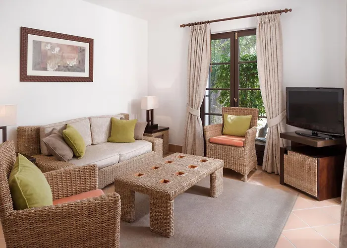 Pine Cliffs Village Hotel