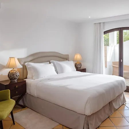 Pine Cliffs Village Hotel 5*