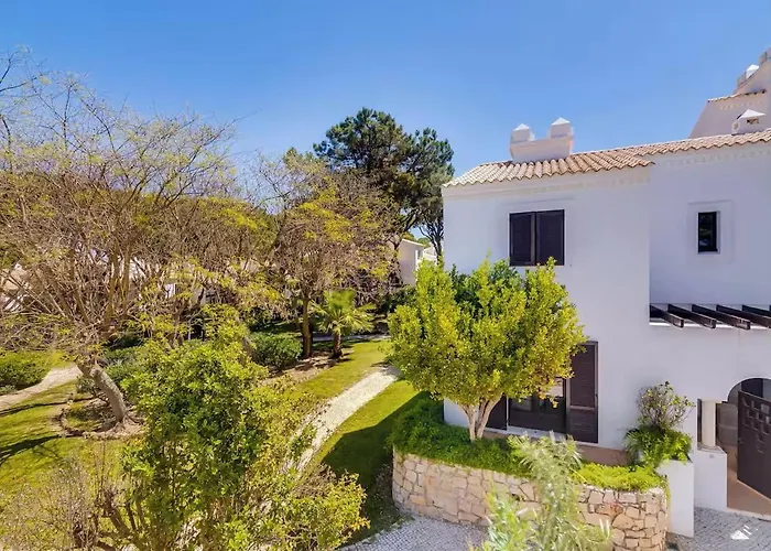 Pine Cliffs Village Szálloda